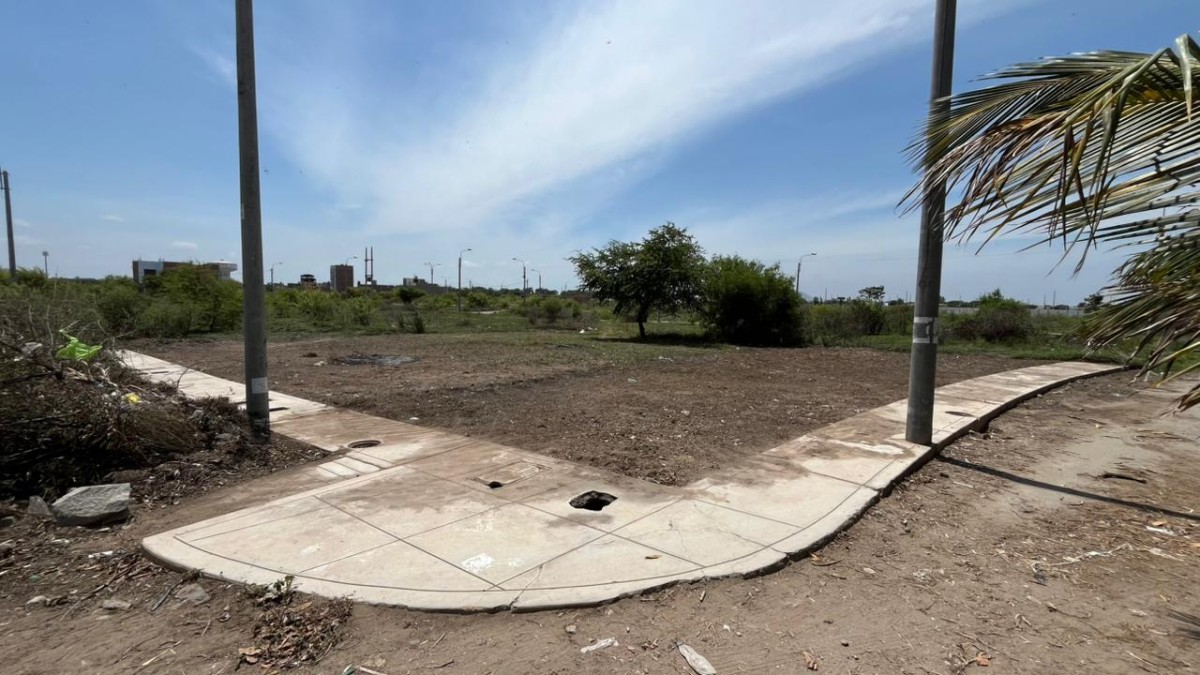 Venta de Terreno en Chiclayo - Pimentel , Pasando el colegio Algarrobos